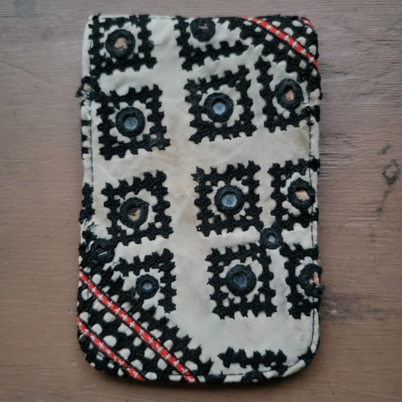 🌎👽 Free People Boho Embroidered Repurposed vtg banjara hippie Wallet card case - Picture 15 of 16